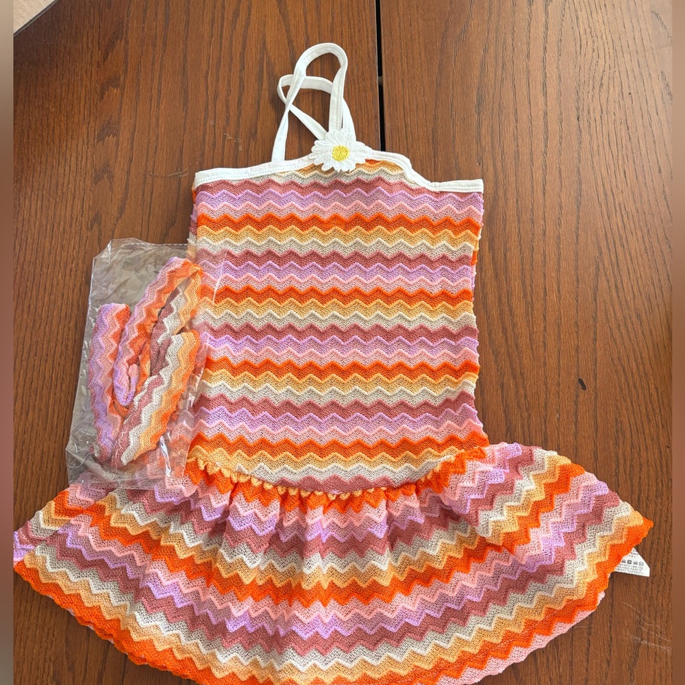 Girls size 5, pretty summer dress
